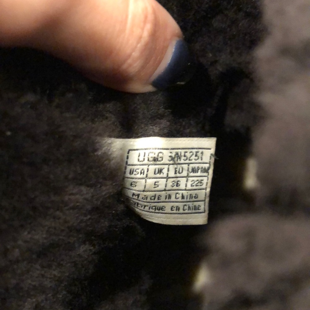 UGG Classic Boot - Picture 2 of 8